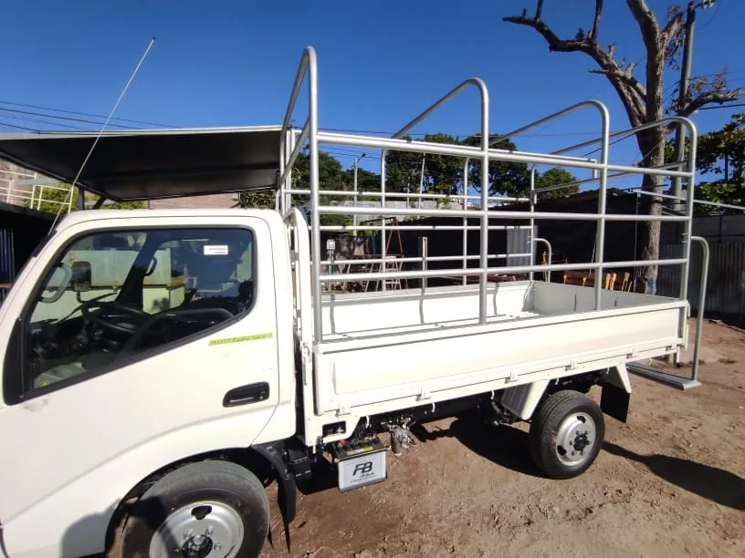 Barandal especial Toyota Dyna fabricado por La Furgonera