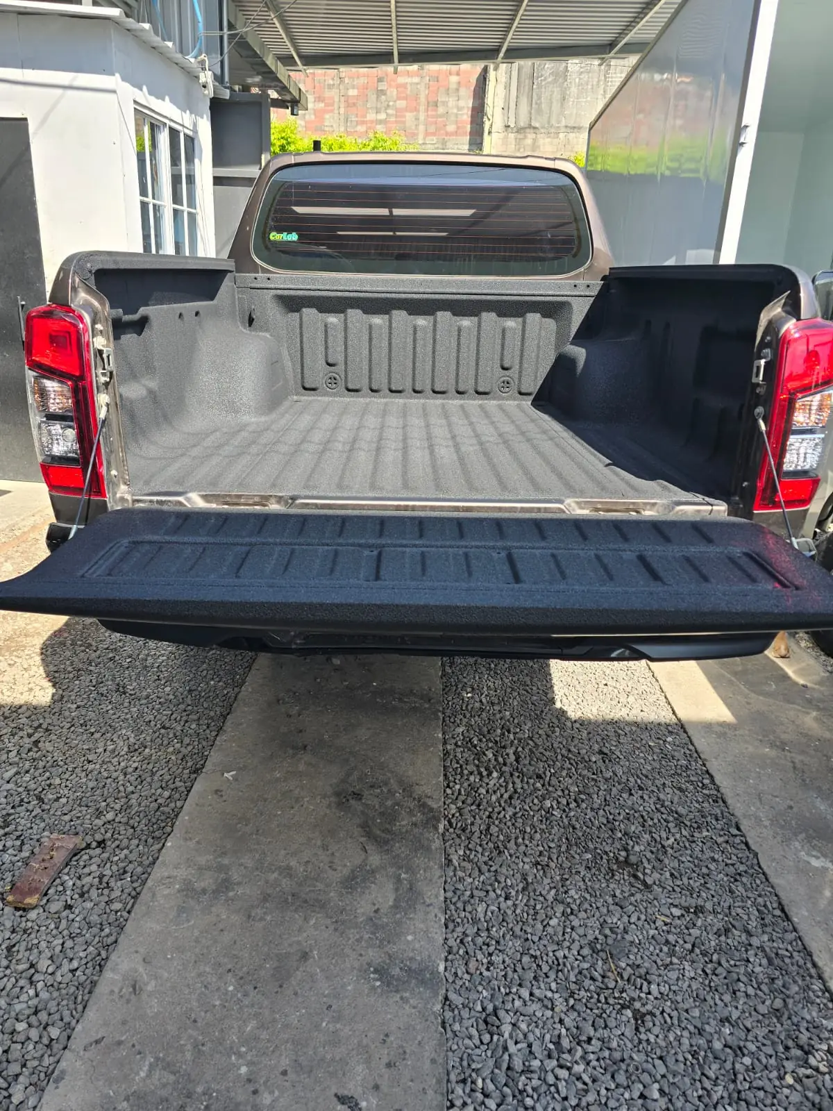 Recubrimiento liner en la cama de una Mitsubishi L200
